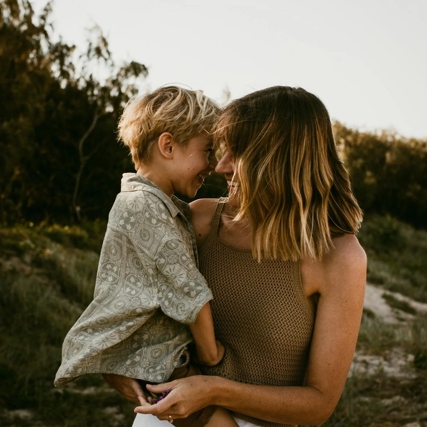 🌅Sunset cuddles 

#motherandson #cuddles #sunshinecoast #sunsetshoot #family #50mm #marcoola