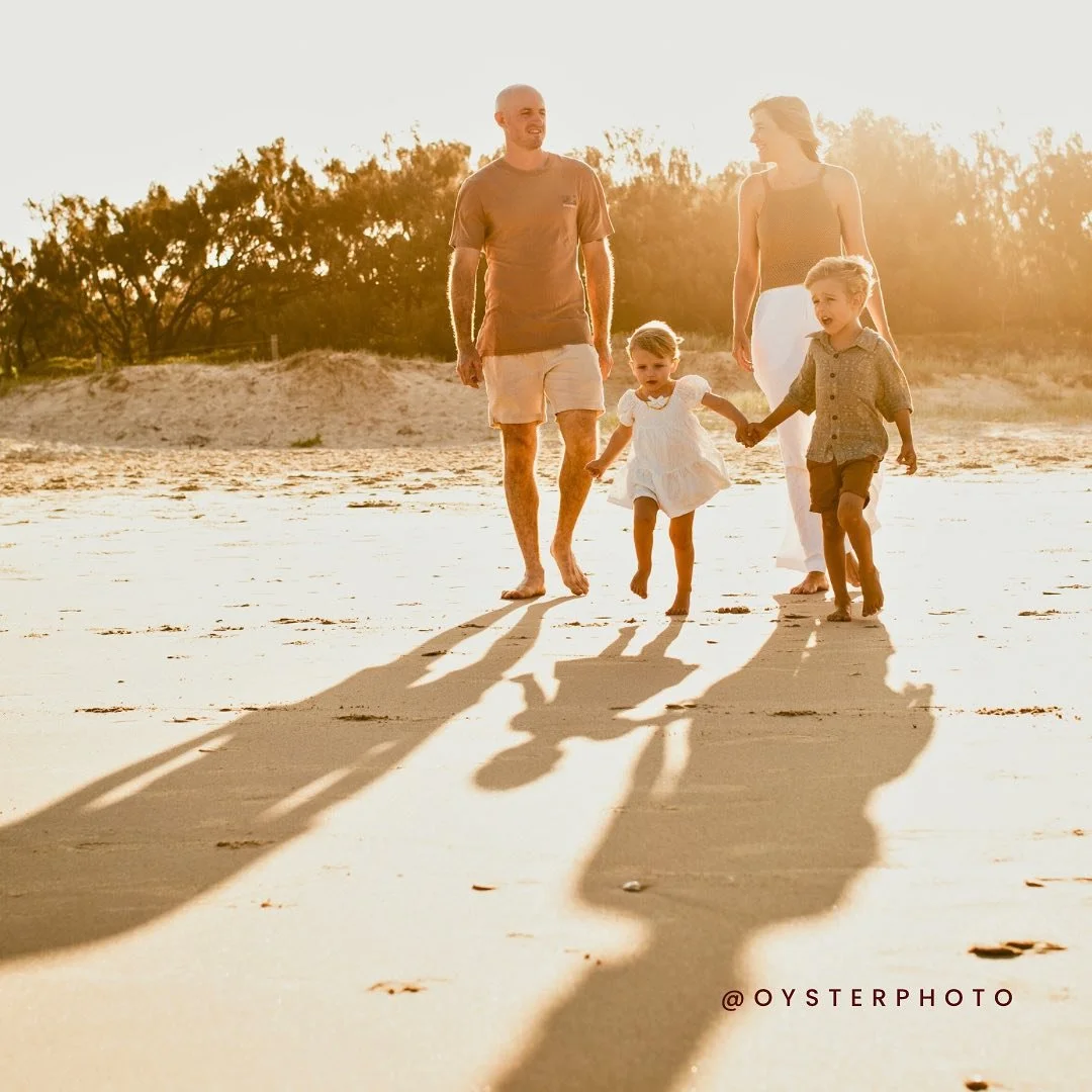 Summer is almost here 🥥🌴🌅 let&rsquo;s capture some sunshine and smiles! 

I have limited few Sunday spots so jump on the website and book to receive a discount % 

- link in bio 

#sundaysessions #sunsetshoot #sunshinecoast #goldcoast #family #hap