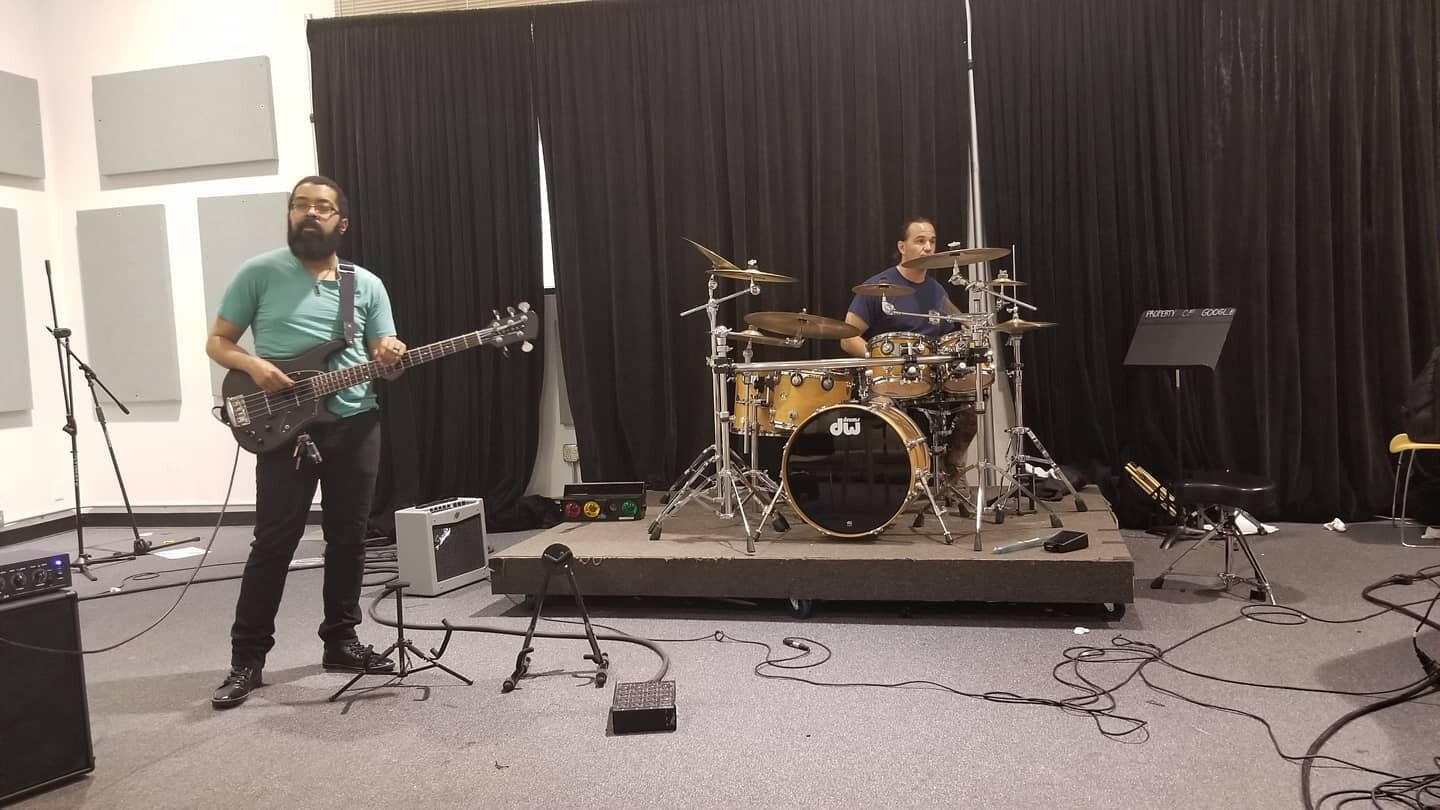 #tbt To when it was easy to get together and jam with other people without masks and anti-social distancing! It still stuns me that the little @trickfishamps 2x8 rig can hang with a hard hitting drummer and guitarist in a room this size. CRAZY! Also,