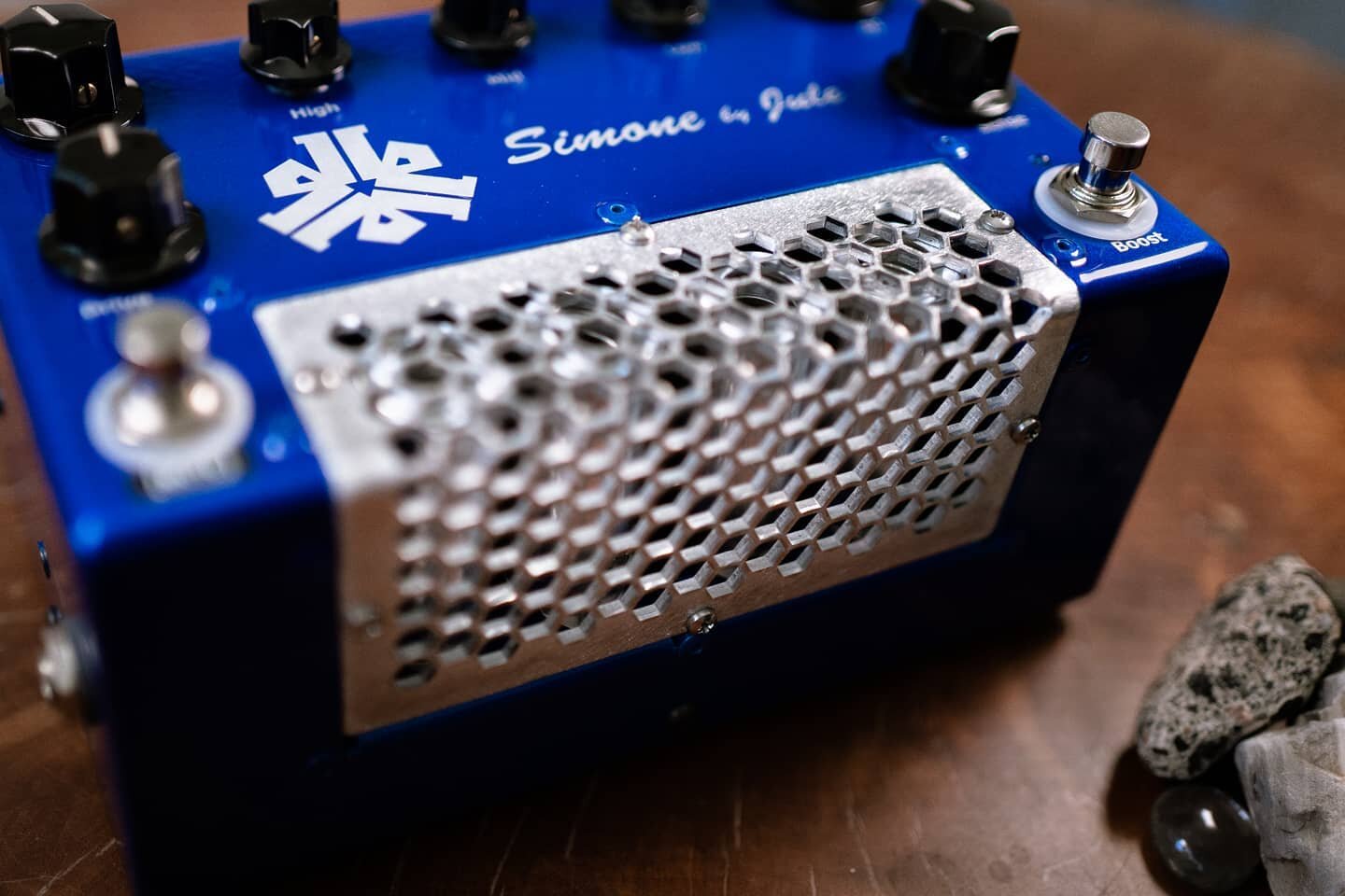 #newgear! I cannot overstate how happy I am to have this little beauty in possession! If you don't know, this is the @jule_amps Simone. It's an all tube DI and EQ and sounds glorious! It's essentially the next generation of the Monique, and has impro