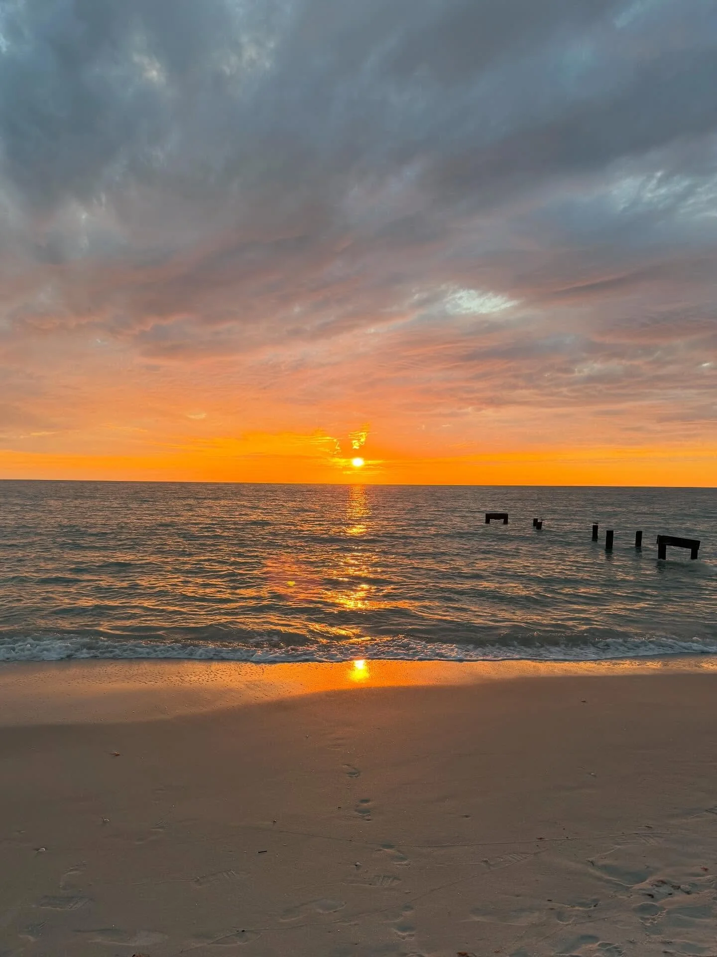 Happy Spring Equinox! To honor the season changes, I&rsquo;ve been posting pictures quarterly from my walks at Ft. Sheridan near my house in Highland Park. When I look back at my winter photos, there&rsquo;s only a few to share from my walk along Lak