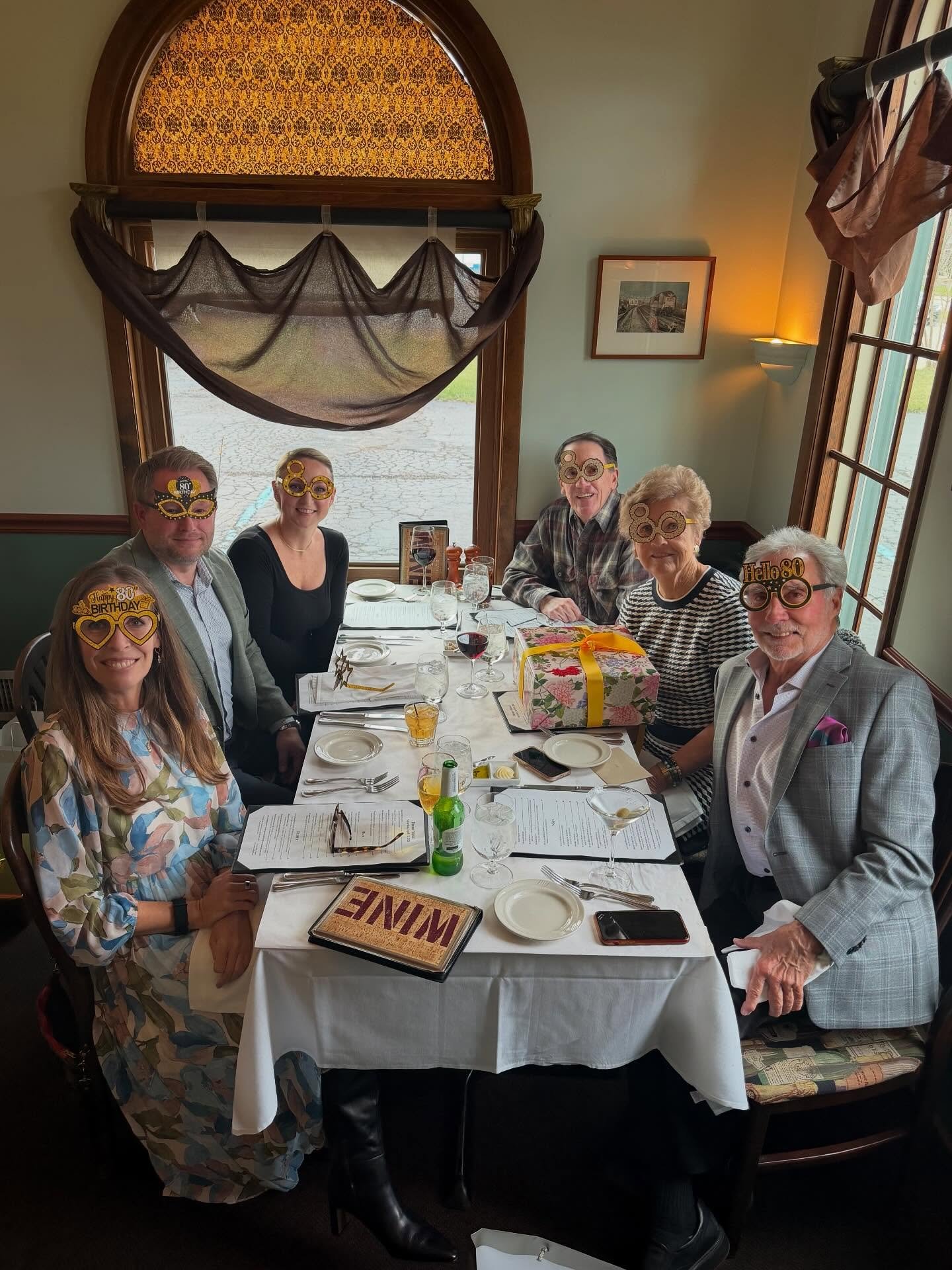 Some joy last Saturday night celebrating my mom&rsquo;s 80th! (Her milestone bday landed on Easter Sunday 🐣.) 

💛🎂💗🥳🎉

#joy
#milestone 
#milestonebirthday