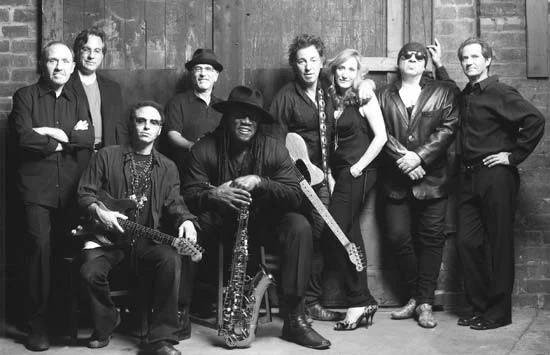The E Street Band, 1999 (L to R): Danny Federici, Max Weinberg, Nils Lofgren, Roy Bittan, Clarence Clemons, Bruce & Patti, Steve Van Zandt, Gary W. Tallent