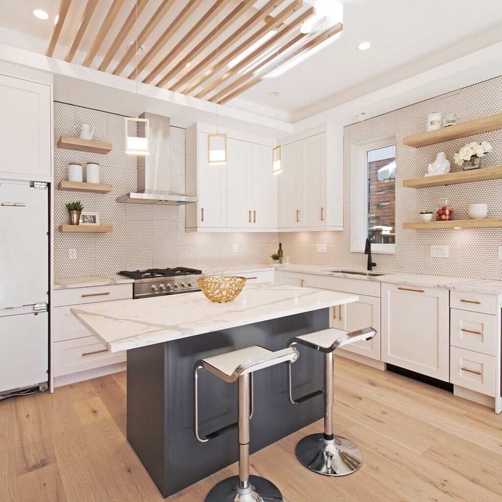 Check out this gorgeous open concept kitchen details and layout. With modern elegant finishes that embellish the custom built designs by @asanti.homes Enjoy creating.
.
.
.
.
.
.
.
.
.
.
.
.
.
.
.
 @houzz @builders.of.insta #vancouverrealestate #dail