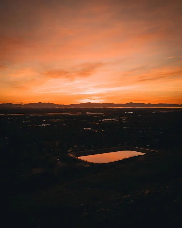 Why I run in the late evenings? For moments like this
.
.
.
#teampixel #lifeelevated #utahisrad #thisisogden #optoutside #sunset #mountainlife #wildernessculture #discoverearth #beautifuldestinations #neverstoprunning #neverstopexploring #exploretocr