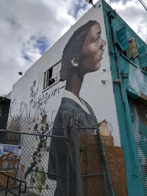 la-woman-profile.jpg