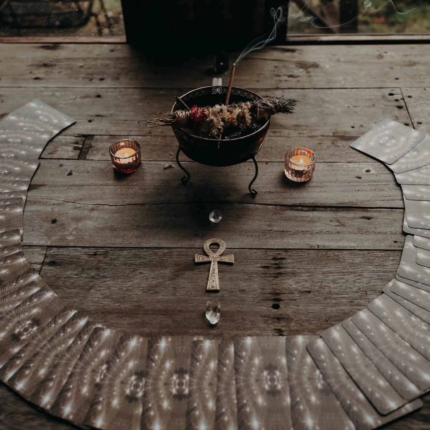 If you&rsquo;re looking for a Christmas gift that doesn&rsquo;t suck&hellip;

Give yourself this:
✨ 4 nights | 5 days in Bali
✨ Oceanfront villa (private &amp; lush)
✨ Womb massage, rebirthing, deep feminine healing
✨ Sacred sisterhood
✨ A body that 