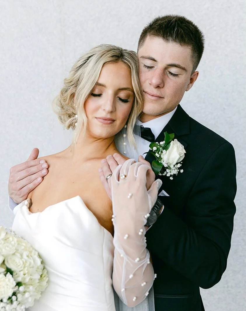 O &amp; Z&rsquo;s wedding day moments at the altar and during their bride and groom portraits. 🤍🩶🤍

.
.
#michiganweddingphotographer #detroitweddingphotographer #ohioweddingphotographer #chicagoweddingphotographer #miamiweddingphotographer