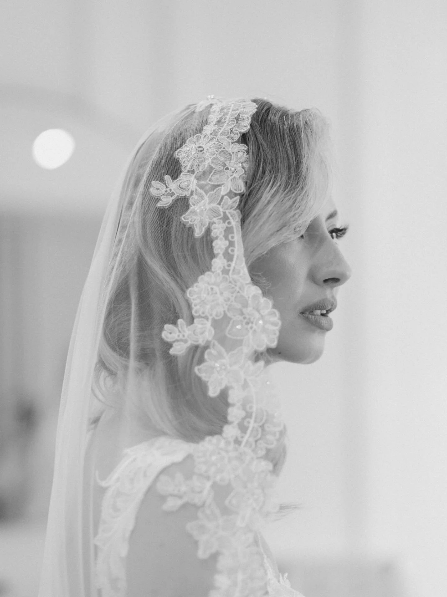 An ocean view getting ready location will always be a good idea (along with gorgeous wedding details like Laura&rsquo;s veil) which made her look absolutely stunning on the morning of her spring wedding in Miami. 

.
.
#miamiweddingphotographer #mich