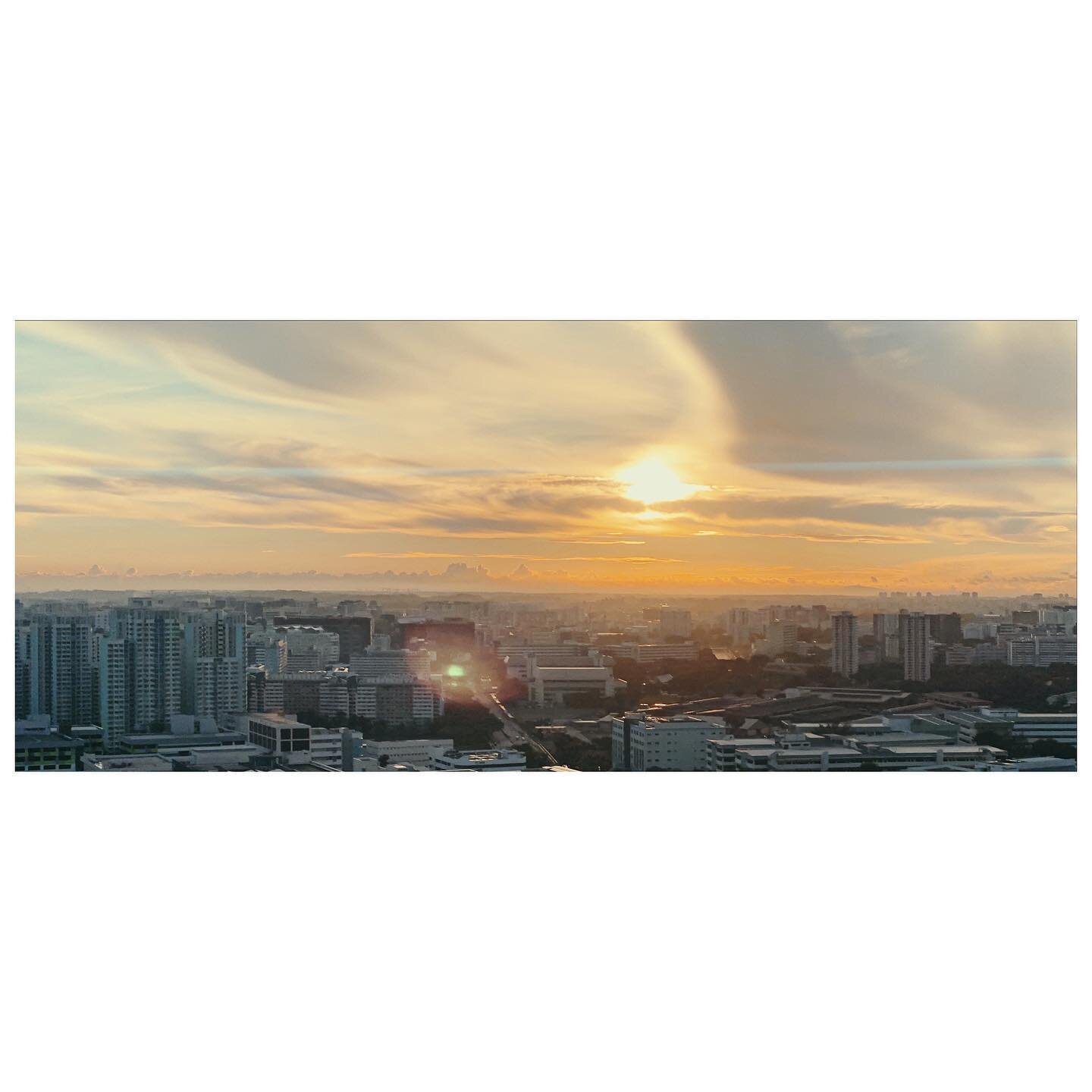 Haven't woken up early enough to see the sunrise in a while.
&bull;
&bull;
&bull;
&bull;
&bull;
#momentlens #shotonmoment #shotoniphone #moment #photography #vsco #mobilephotography #iphonephotography #momentcamera #beautiful #explore #anamorphic #ci