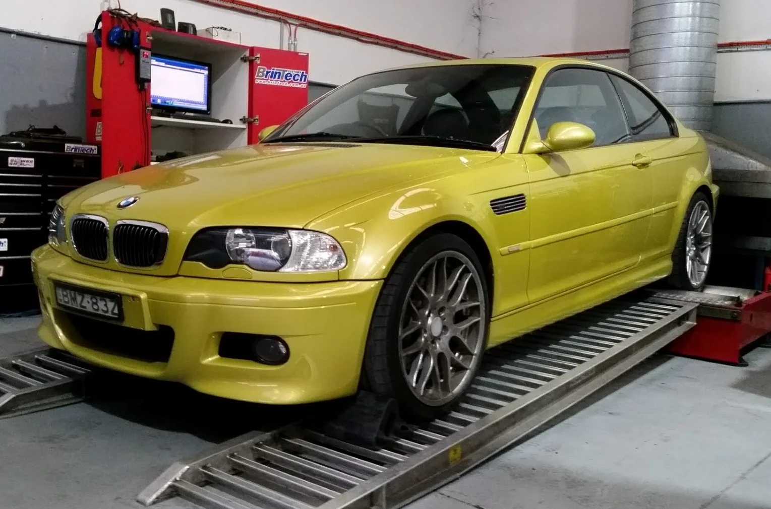 Is your S85 V10 Vanos'd ?