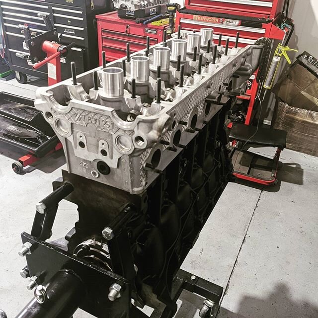 Someone is about to get a rebuilt S54 engine installed in their M3. Cams, carbon intake manifold and a tune to follow.