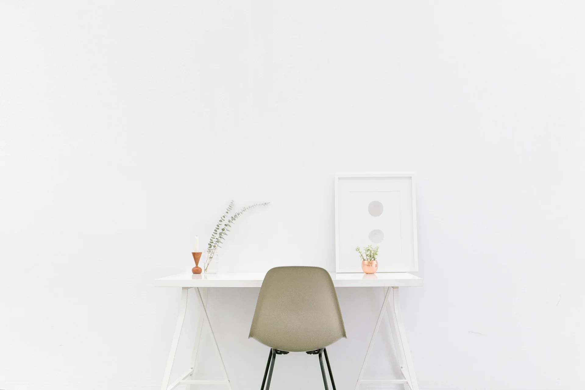 desk-1081708_1920.jpg