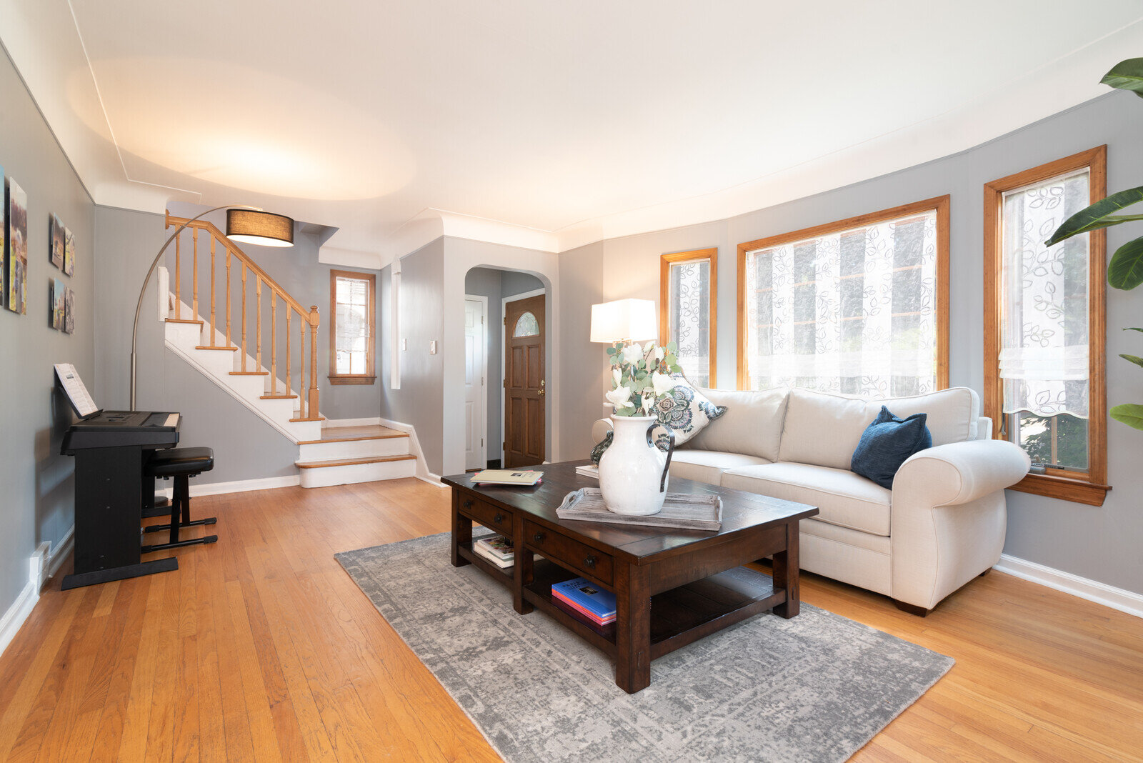 05_Living_Room_2_mls.jpg