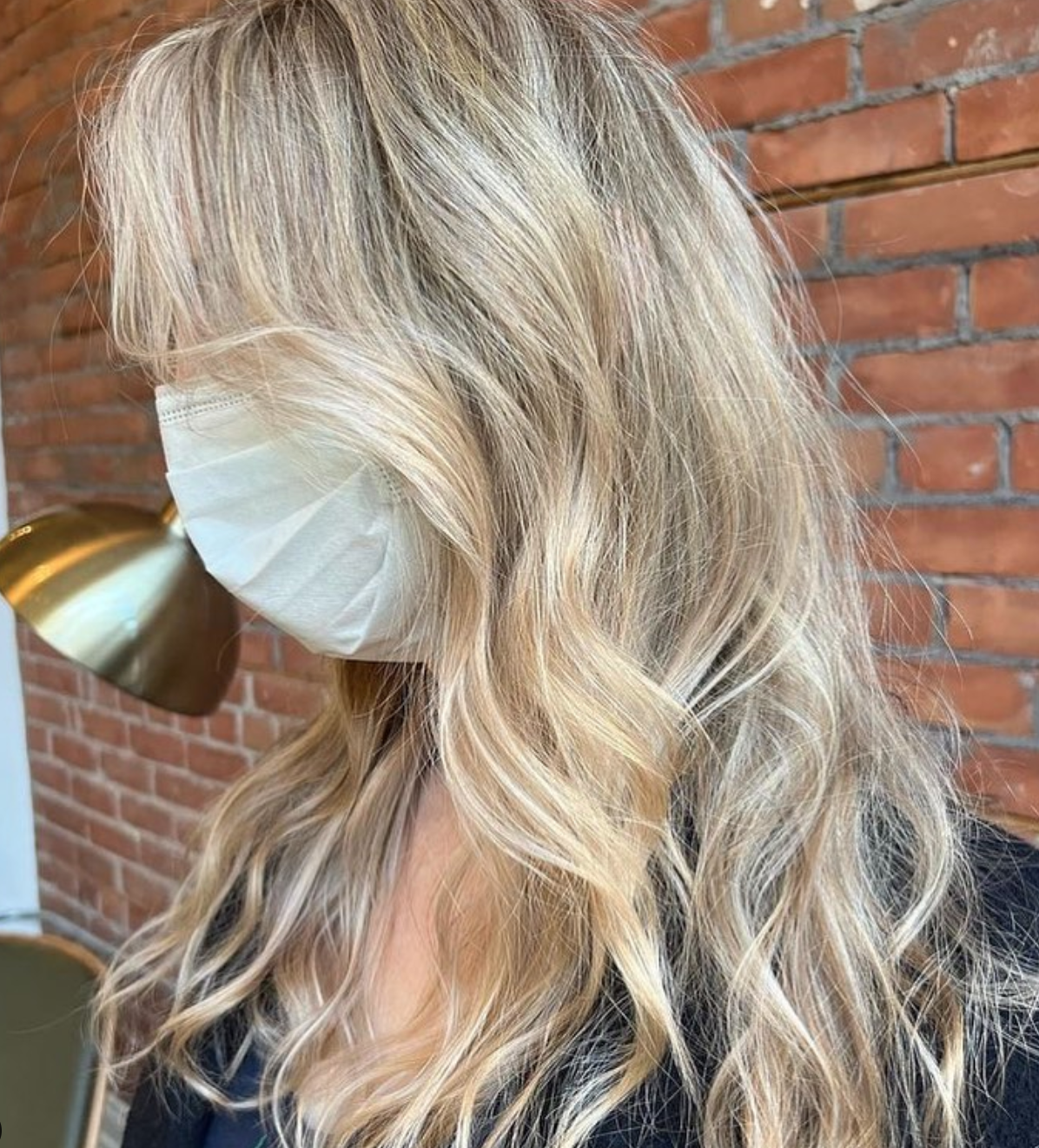 blonde wavy hair with highlights