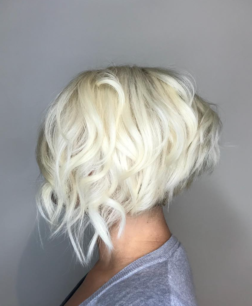 short wavy blonde bob