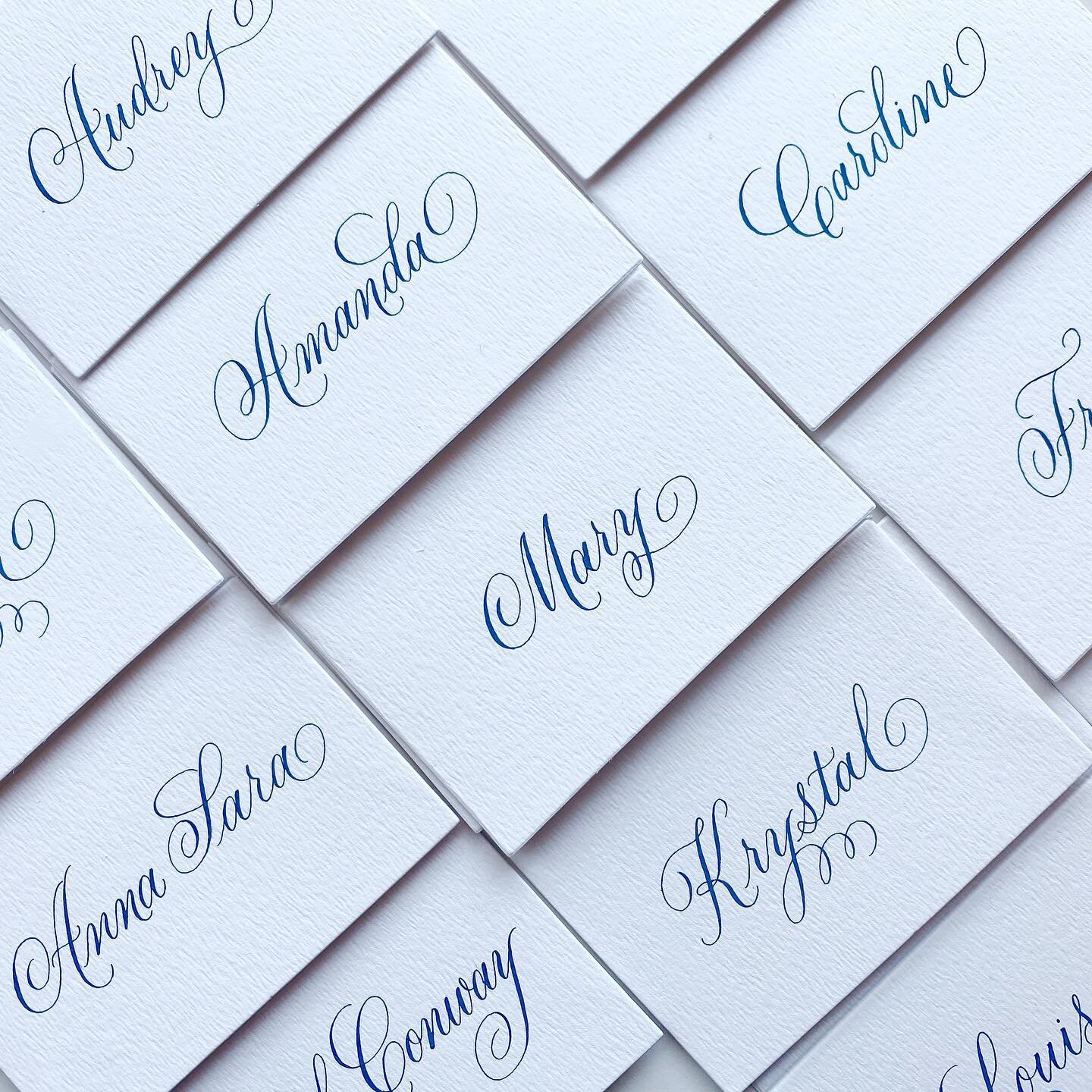 ✨Meet Fanciful Script✨ After several months of tweaking and playing with flourishes, my newest writing style debuted this week. I&rsquo;m in love with all of its swirls and swells! 🥰

These FUN and playful place cards were created for @maryahafner&r