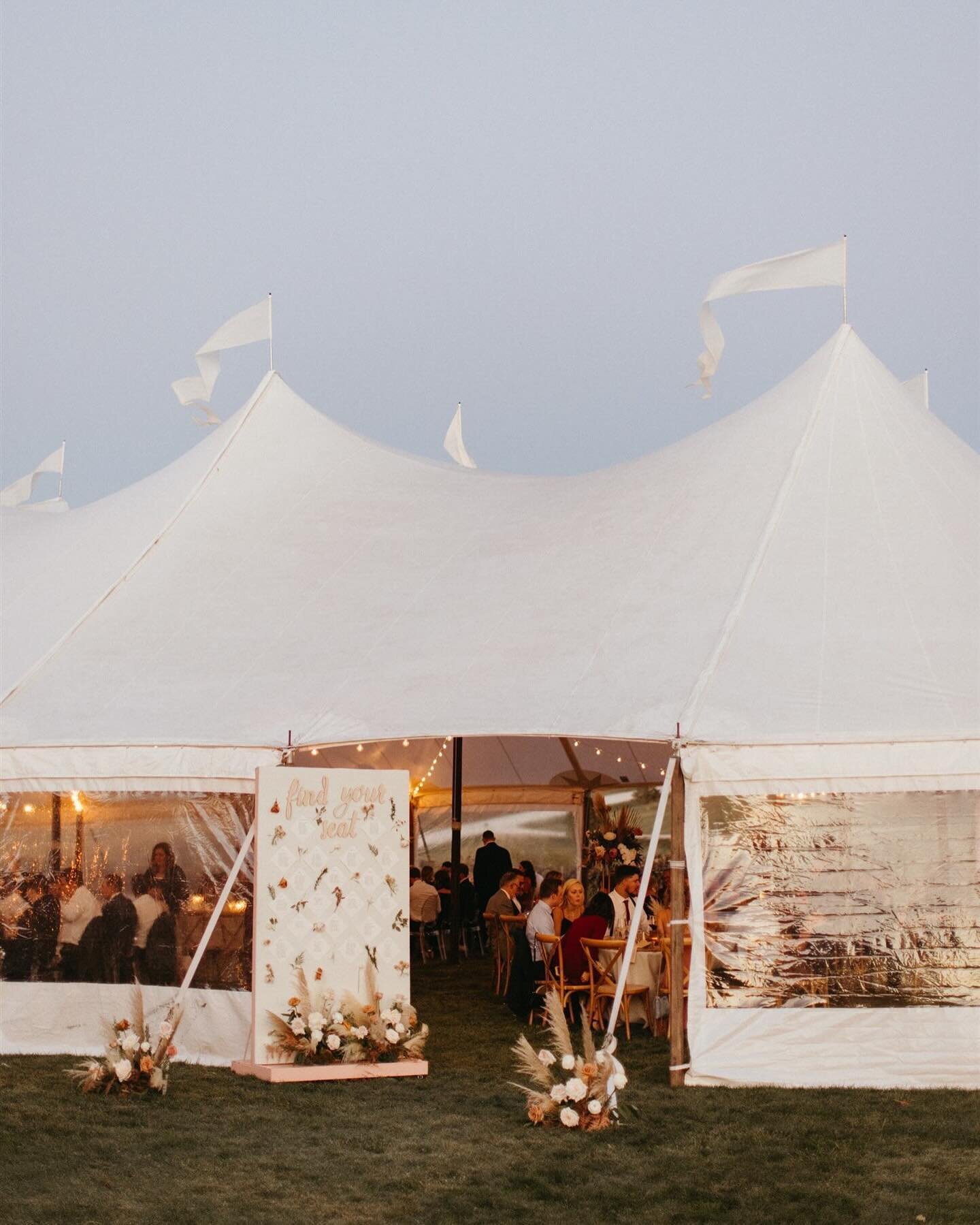 hi, more tent weddings pls. 
/
@wildflower_dm 
@harpersvineyard