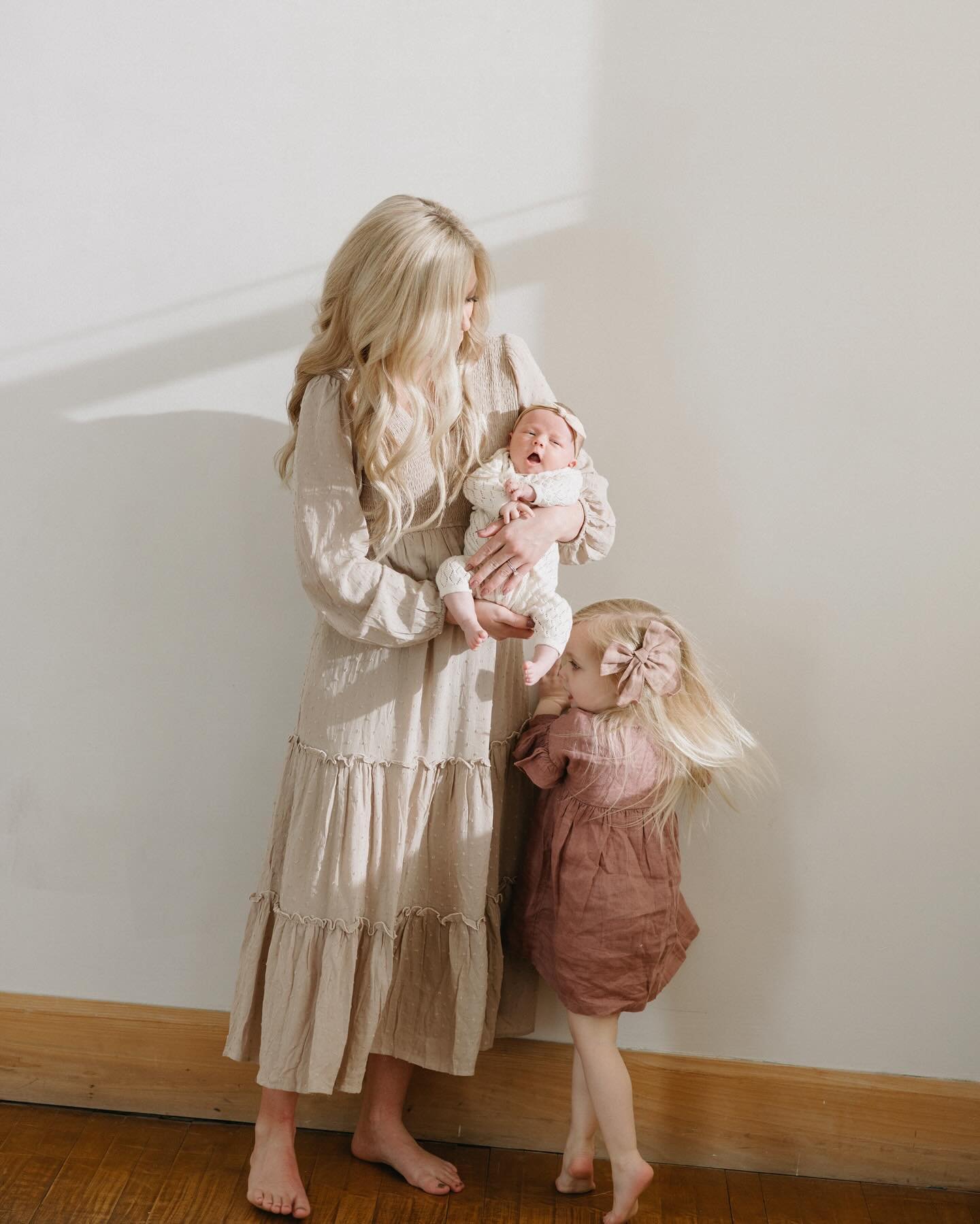 baby ro with her family in the studio 🎀