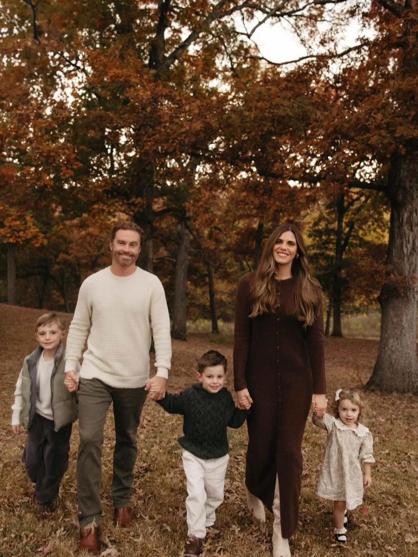 it&rsquo;s almost that time 🍂 fall sessions are booking up FAST. 

i&rsquo;m finalizing details for mini sessions later this week. 

drop your email in the comments if you would like to be on the email list with first chances to sign up!

x
lauren