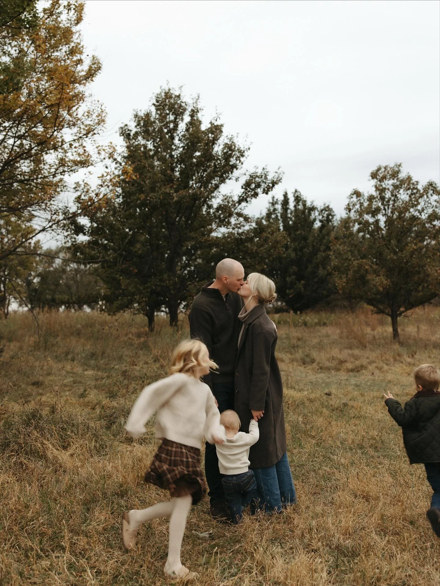 when your client-turned-friend says she&rsquo;s going for 90s ralph lauren vibes&hellip; you know it&rsquo;s going to be good. @ashleyraevandyke always comes with a vision and she nails it every time. 

#desmoinesphotographer #iowaphotographer #desmo