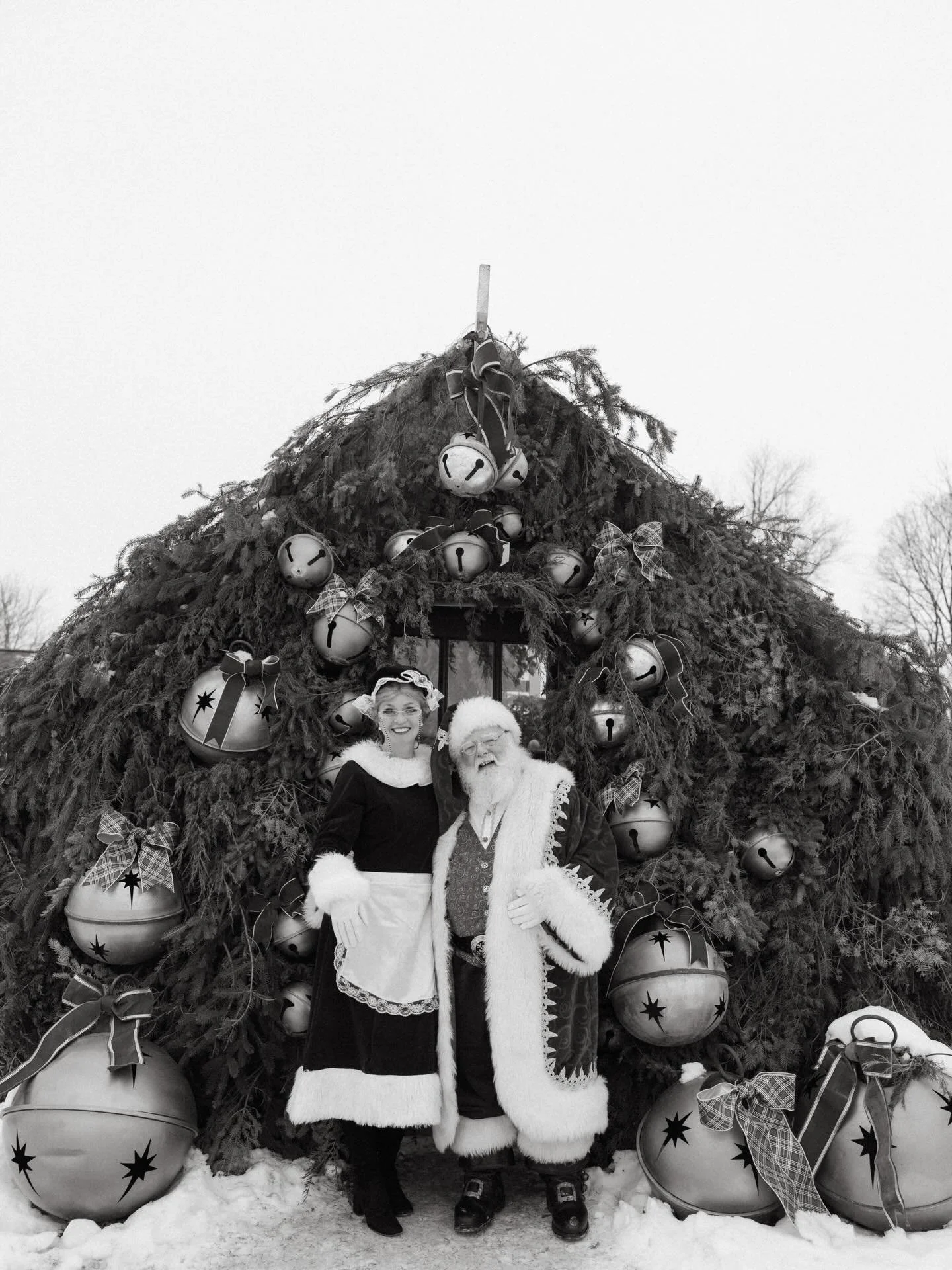 happy monday @rosefarmstead families! santa magic images will be making their way to your inbox by group throughout the week. group one is headed your way this afternoon. 

all four group&rsquo;s galleries will be delivered absolutely no later than 1