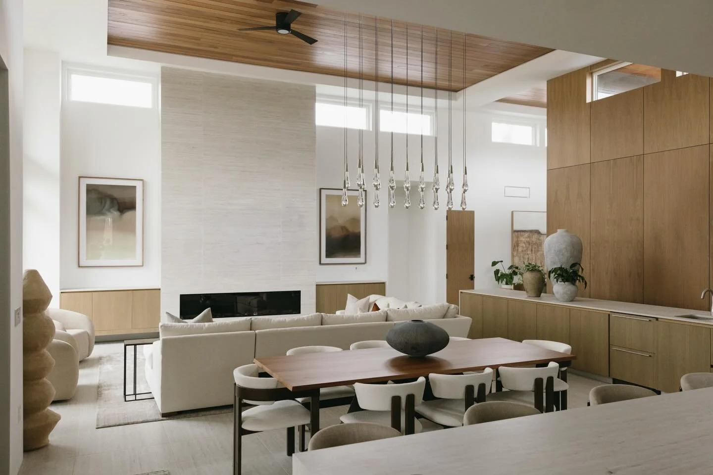 a stunner from every angle.
@indiehousedesign 

#moderninteriors
#interiorphotographystyle
#designinspo
#modernhomevibes
#interiorlovers