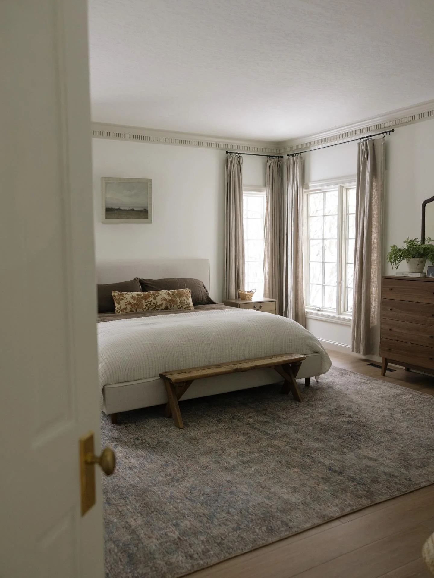 freshened up for january 🧺

wall color / white dove 
trim color / shaded white @farrowandball