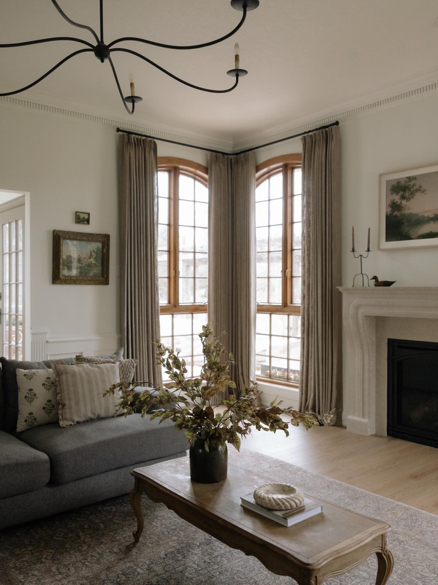 a little living space before &amp; after.

/ we finally put the finishing touches on this room with @twopagescurtains and i&rsquo;m thrilled with how it all came together.

rug is @shoppeamberinteriors from @loloirugs 

surround @thefinishededgellc