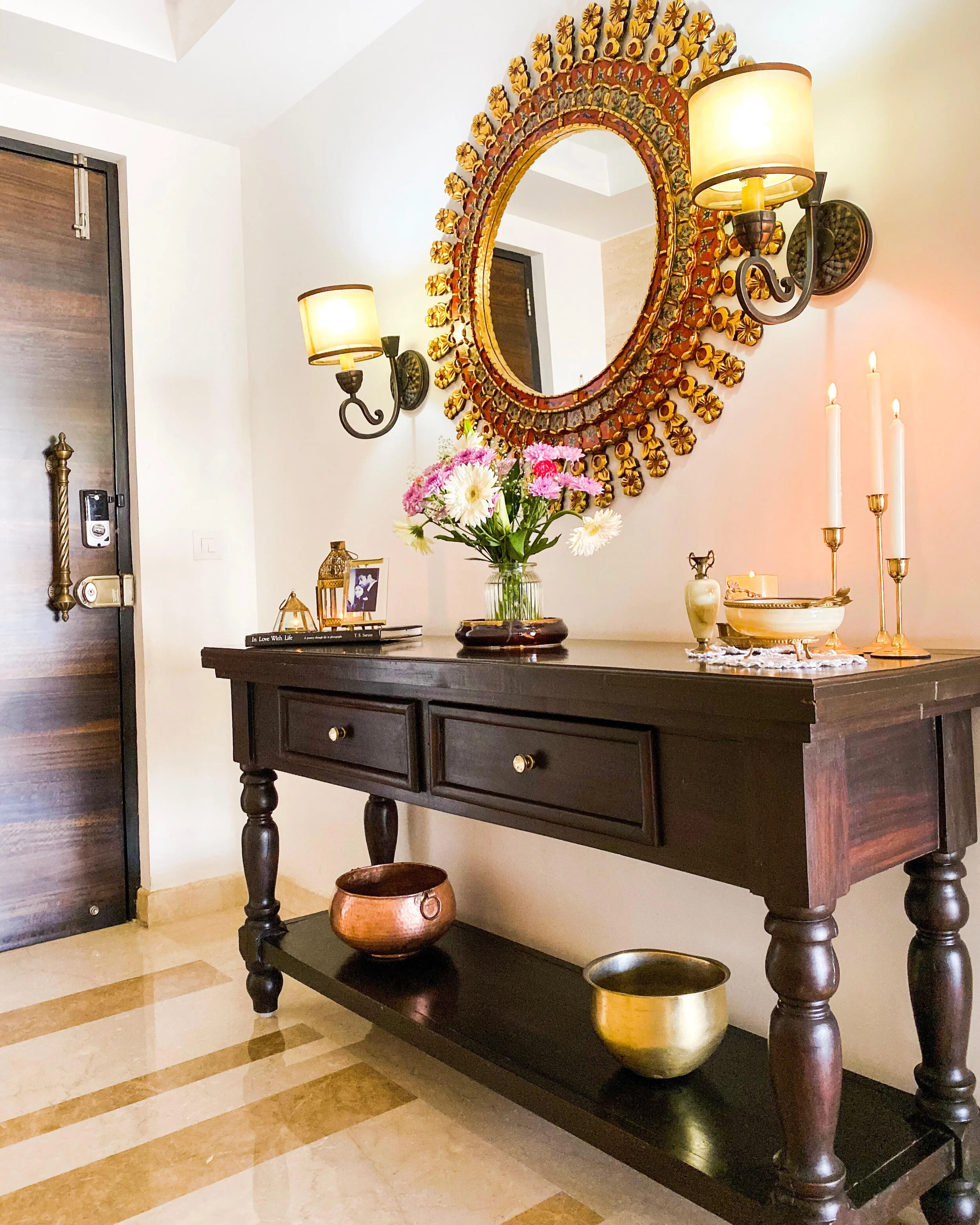  Here's our entryway at home! Some fresh flowers helps to brighten up your entryway and it smells great too!! 