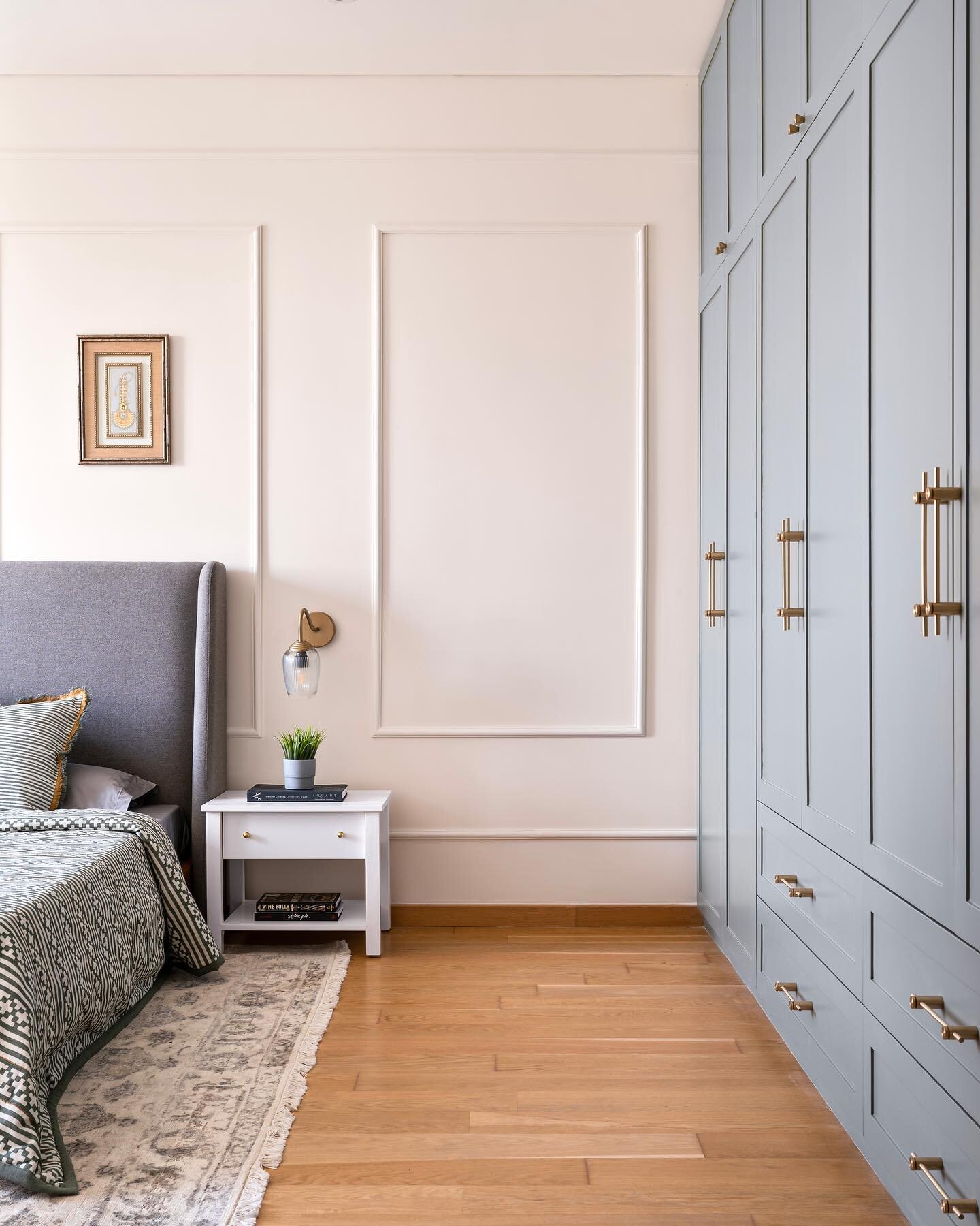 - details - from the grandmothers bedroom!

The wainscoting detail nods to the charm of an era bygone, while the upholstered teak and fabric bed adds a touch of modern plushness. A muted contrast between white, warm grey, and deep green energise the 