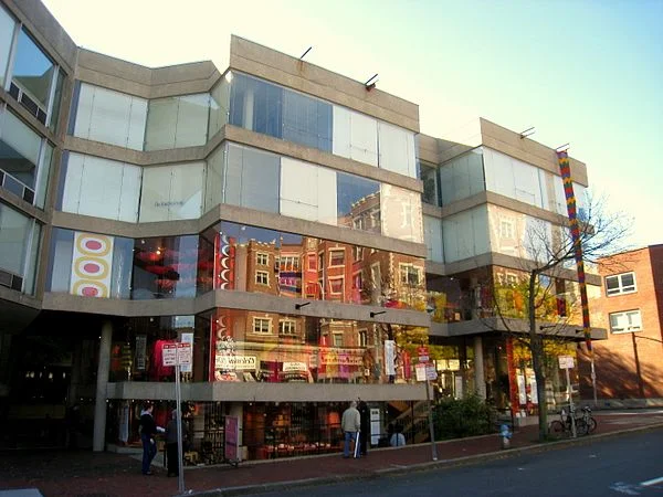 The Design Research store in Cambridge, MA, first opened in 1969. Photo: Daderot