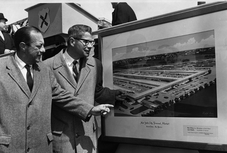 New York City Mayor Robert F. Wagner and U.S. Secretary of Agriculture Orville Freeman look at architect's drawing of new Hunts Point Market during the 1962 ground breaking ceremonies in the Bronx, NYC. The year of this image, and the fact that Wagner was New York City’s mayor just prior to Mayor John V. Lindsay, suggests that the design shown is the market that was built prior to the announcement that Rudolph would become involved. Image courtesy of the Library of Congress Prints and Photographs Division