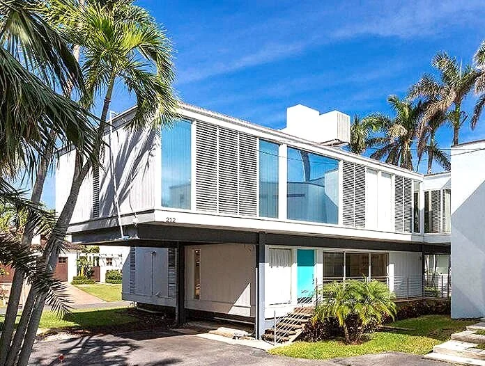 Even with all the changes and additions over the years, this photo shows that essential aspects of the Biggs Residence were still extant as of 2016—prior to the recent act of demolition.