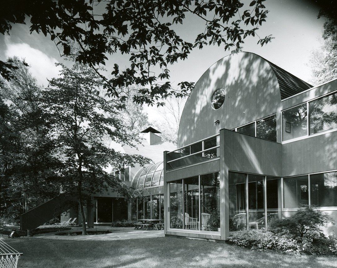 The Fossel Residence in Waccabuc, New York was designed by Myron Goldfinger in 1989. The property was destroyed by a fire, and a new 2-storey 6,427 ft&sup2; (597.0 m&sup2;) residence was built on the site in 2004.