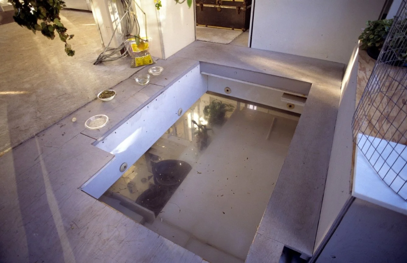 The legendary Plexiglas bathtub in the master bath suspended above the kitchen and guest bedroom at 23 Beekman Place in New York, New York, designed by Paul Rudolph in 1977. ⁠
⁠
Photos by Ed Chappell⁠
⁠
#paulrudolph