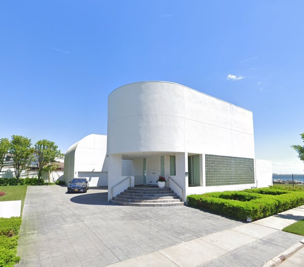 Laboz Residence, 1984