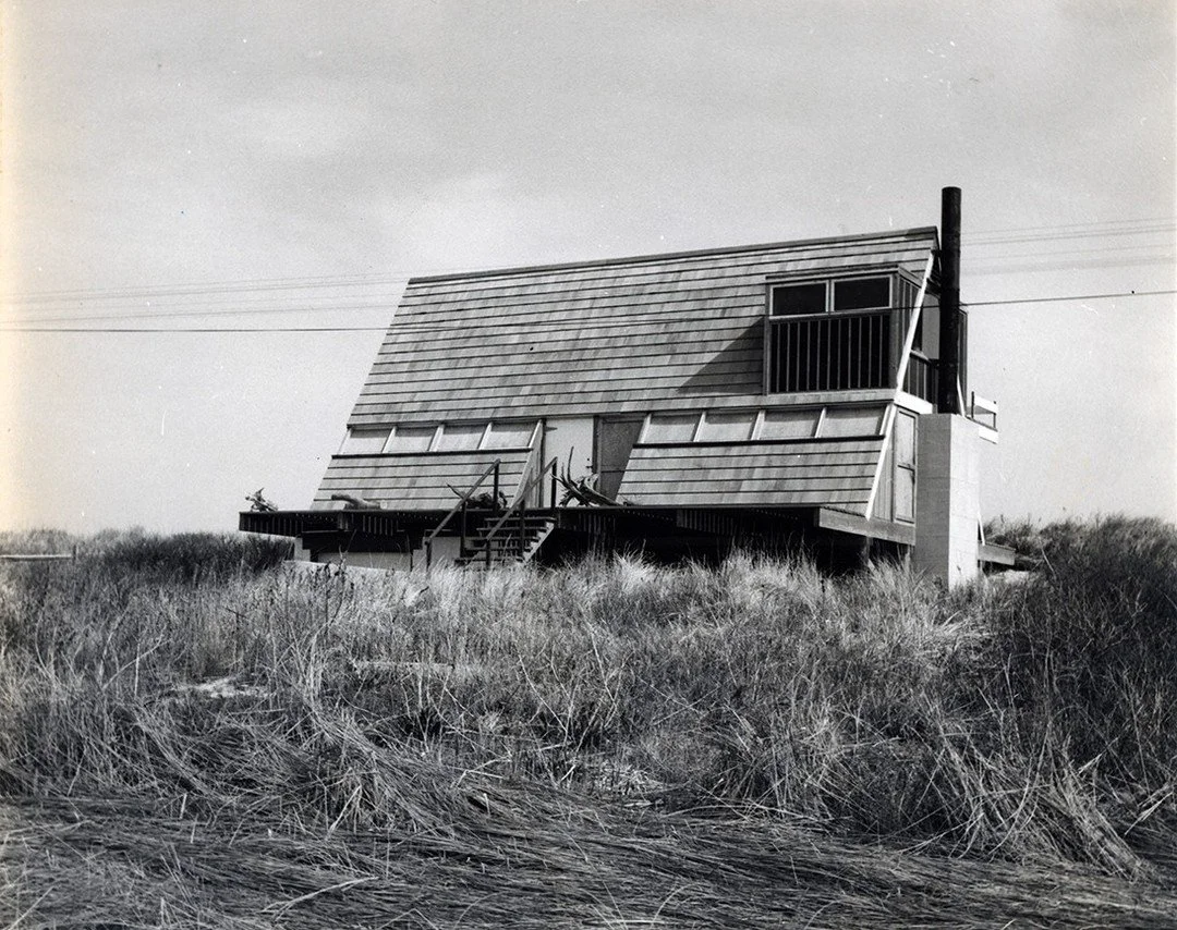 The 1955 Elizabeth Reese residence by Andrew Geller in Sagaponack, New York. Ms. Reese is Director of Public Relations in charge of publicity and public relations at Raymond Loewy Associates and knows Andrew Geller from work. The house was destroyed 