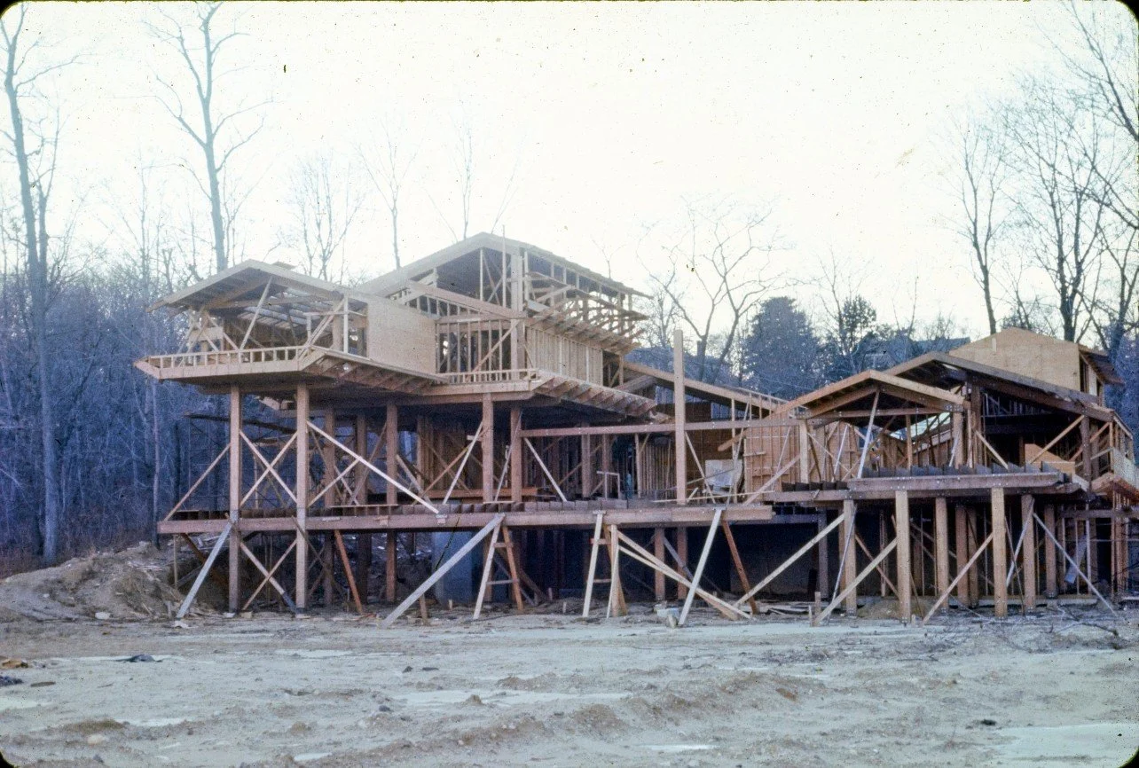 Construction Photos of the Deane Residence in Great Neck, New York, designed by Paul Rudolph in 1969.⁠
⁠
#paulrudolph #architecture #construction #newyork�⁠