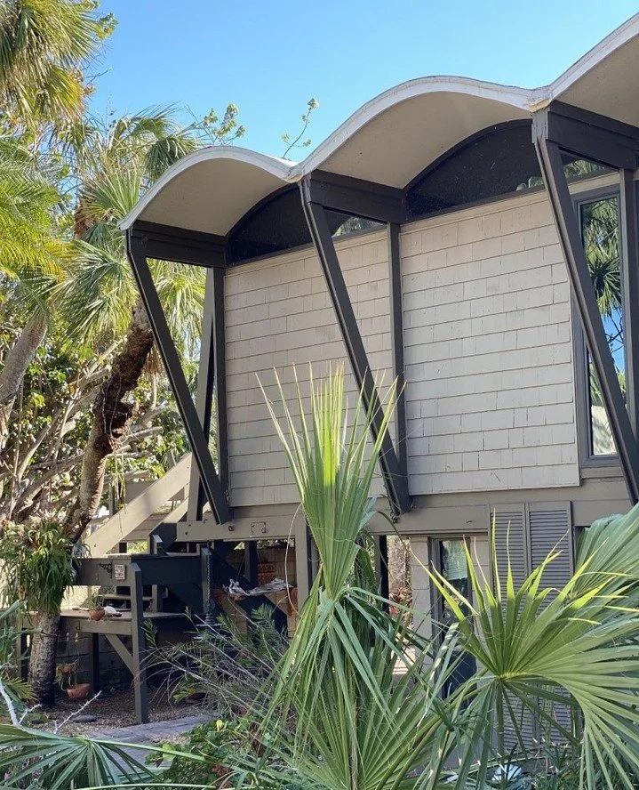 Current photos of the Hook Guest House in Siesta Key, Florida designed by Paul Rudolph in 1952. In 1979 an addition was added to the home by Walter Maycomber.⁠
⁠
#paulrudolph #stillstanding #architecture #florida