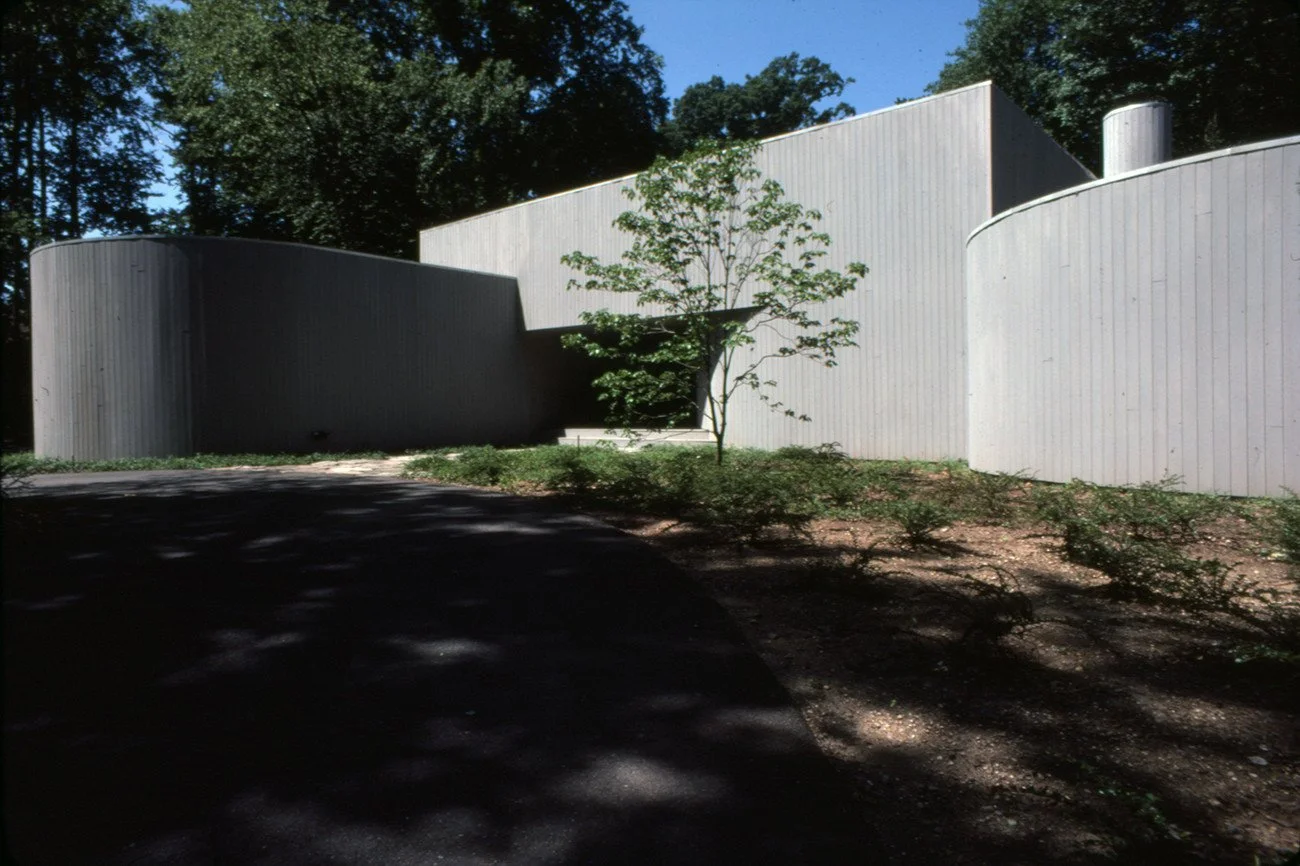 The Robert &amp; Sylvia Rachesky residence designed in 1980 by Myron Goldfinger in Ho-ho-kus , New Jersey. The front fa&ccedil;ade facing the road is visually private, with the rear fa&ccedil;ade open to the wooded property.⁠
⁠
Photos by Norman McGra