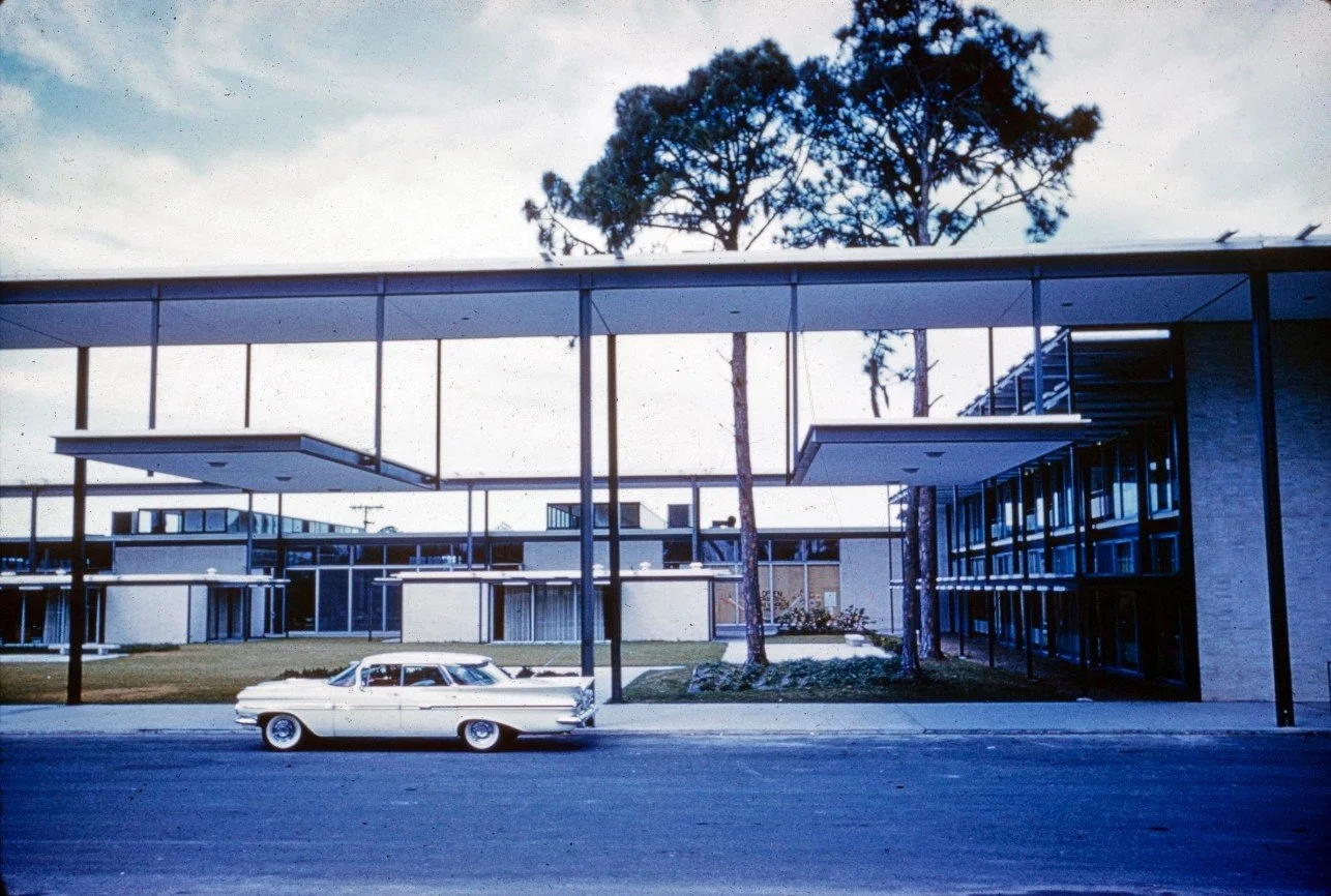Riverview High School in Sarasota, Florida designed by Paul Rudolph in 1957. After efforts to save and reuse the building were unsuccessful, the building was torn down in June of 2009.⁠
⁠
#paulrudolph #architecture