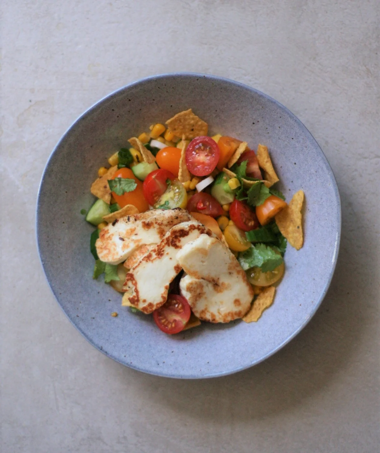 Zingy Salsa Salad with Halloumi