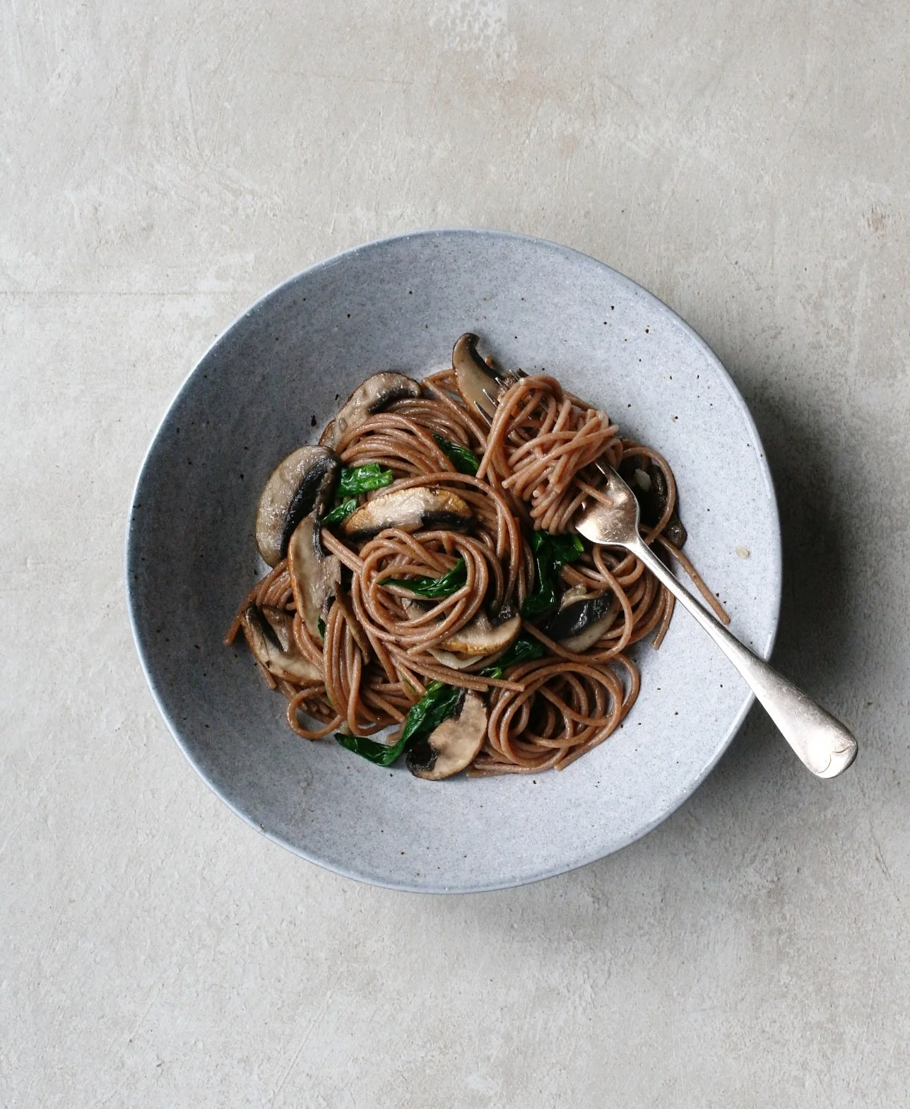 Garlic Mushroom &amp; Spinach Spelt Spaghetti