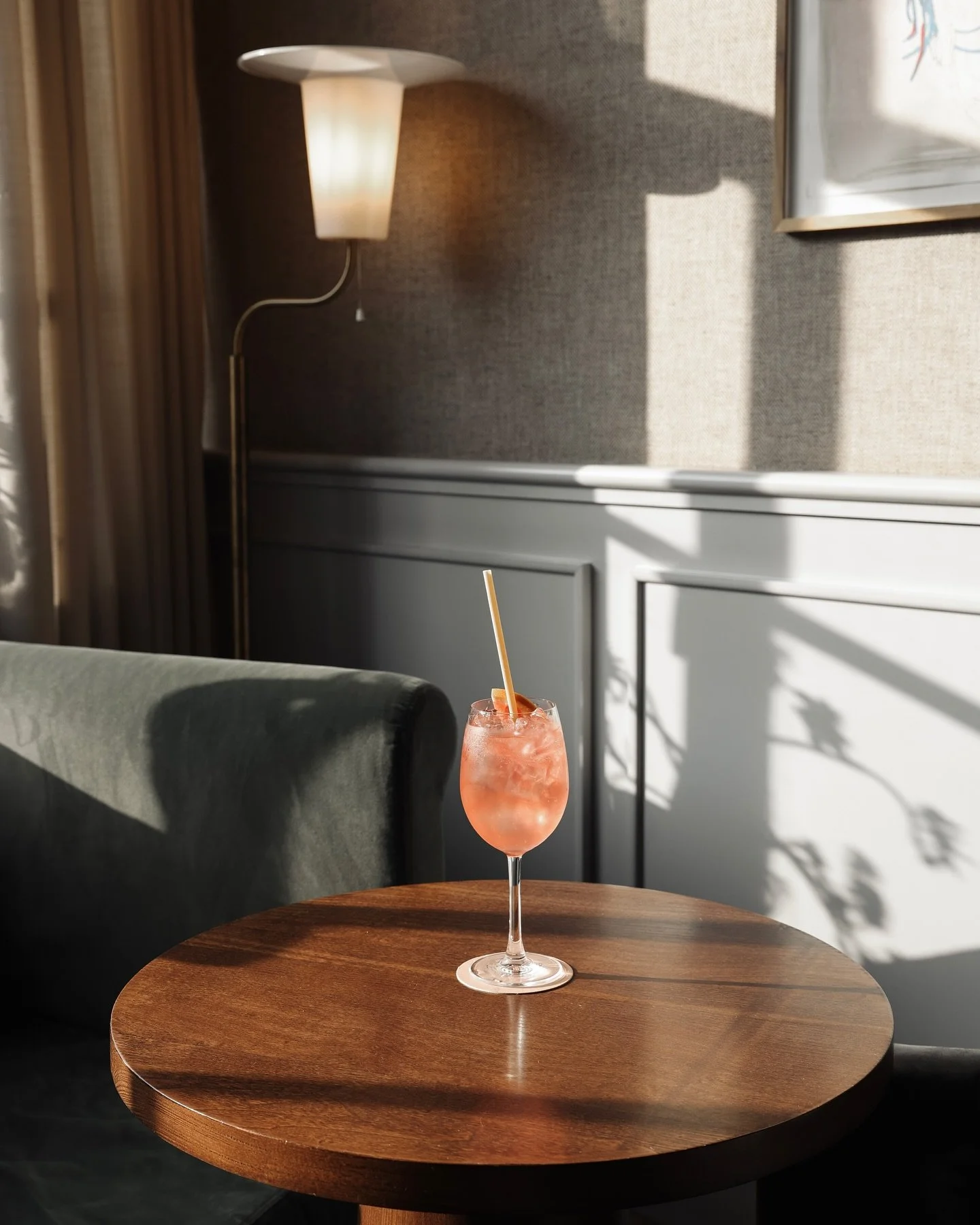 Beautiful shoot this week for a new client in their perfectly curated space - such gorgeous light 😍.

Can&rsquo;t wait to share more&hellip;

📷 @mortimerhouse