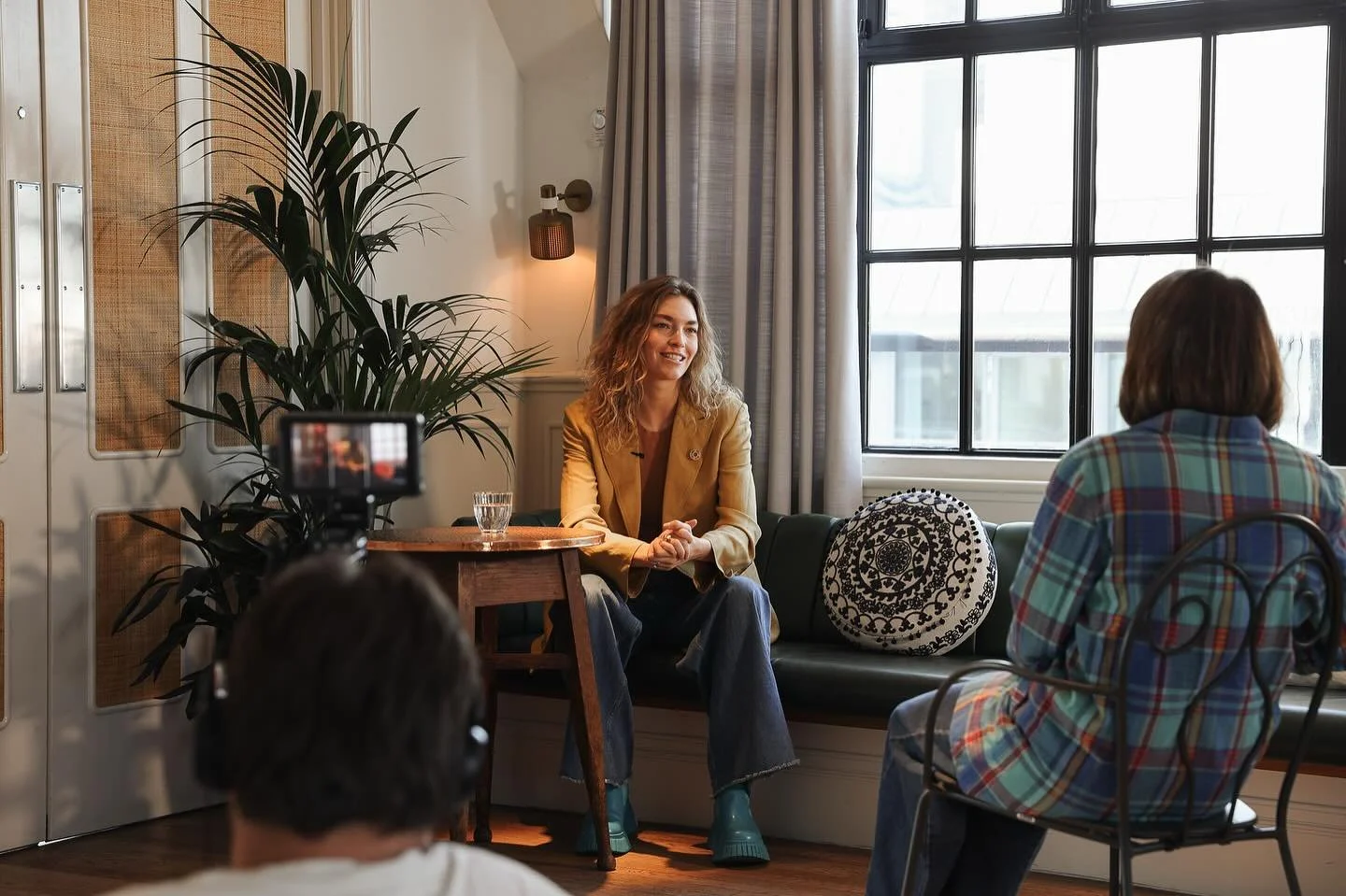 Such a pleasure meeting and chatting to Arizona Muse about @dirt.charity for Maslow&rsquo;s and #worldenvironmentday.

The story of her career pivot from model to activist, and passion for the mission of her charity DIRT - which works to turn fashion