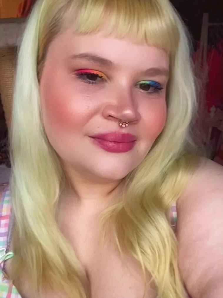 yellow is my go-to hair color. like, it&rsquo;s literally *so* f*cking perfect 💛

i&rsquo;ve tried so many yellow hair dyes omg, including: 
🌙&nbsp;neon moon &amp; cosmic sunshine by @arcticfoxhaircolor
☀️&nbsp;sunshine &amp; electric banana by @ma