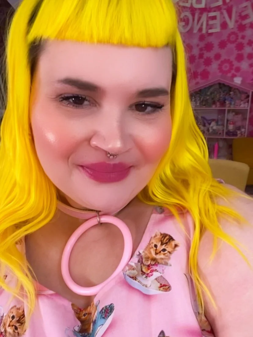 hi sweet friend 🥰 i've noticed some new faces here so: hi, i'm karina 💕 i'm a disabled nonbinary queer femme artist, zinester, educator, &amp; survivor ✨

i create radically vulnerable zines about healing, survivorship, affirmations, disability, fr