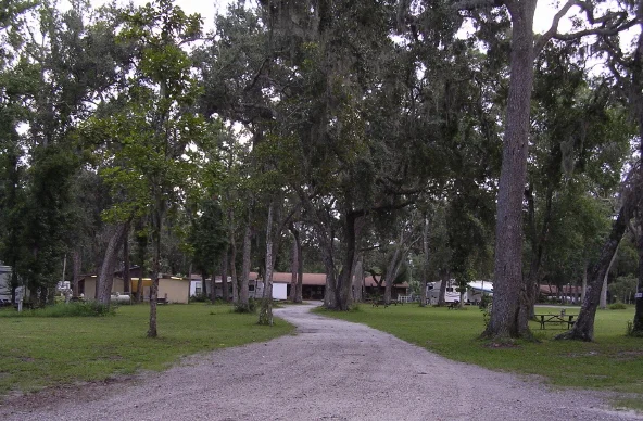 Road between 50s & 30s looking south