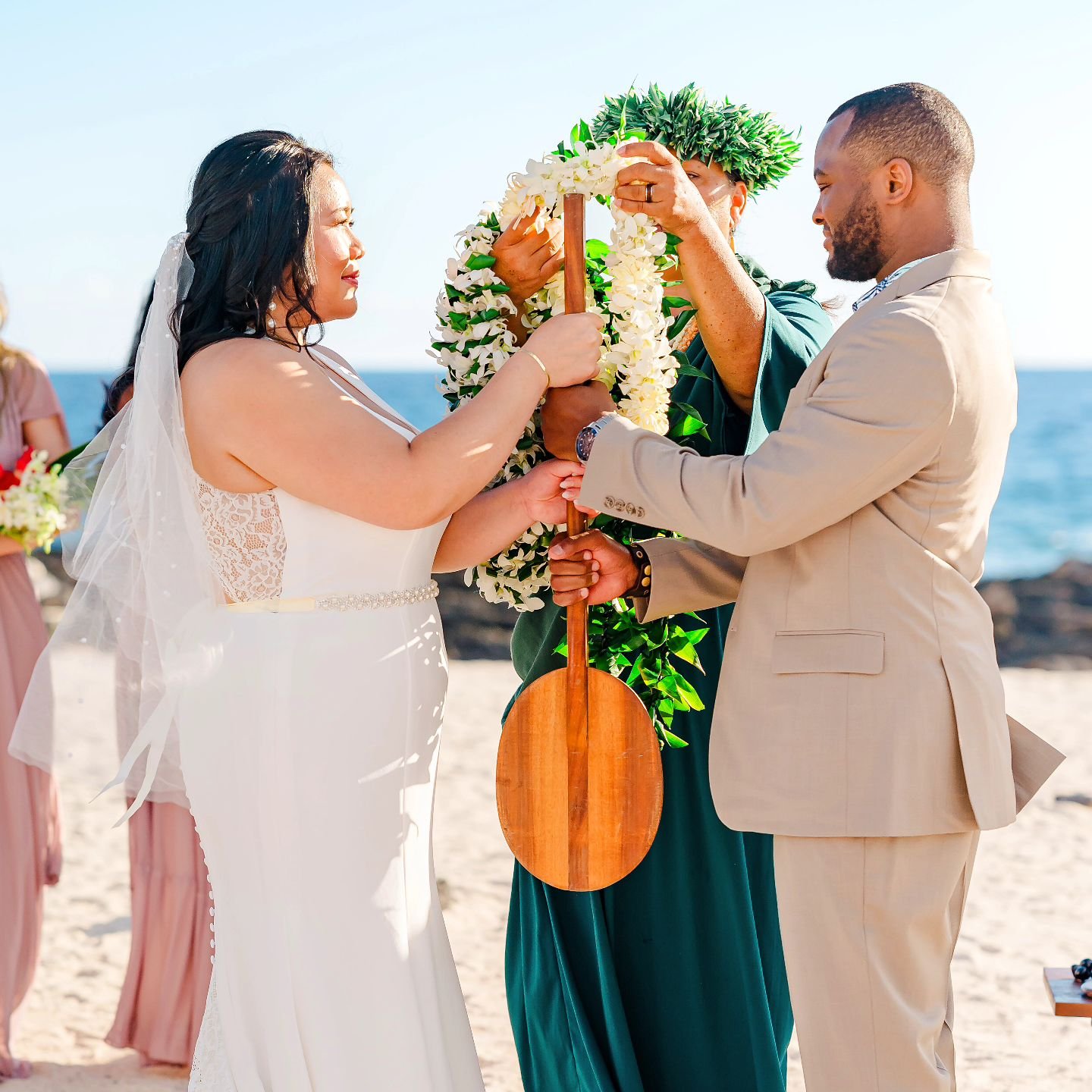 We had the pleasure of capturing a beautiful wedding at the stunning Kona Salt Farm!

Special thanks to @hawaiioffiant for performing a heartfelt ceremony that truly made the couple's special day unforgettable.

@konasaltfarmevents is an absolute dre